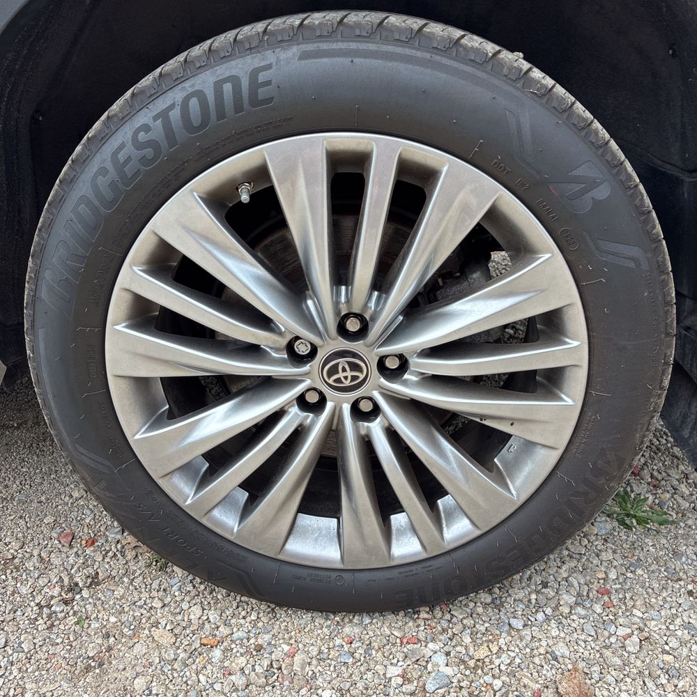2023 Toyota Highlander Hybrid Platinum