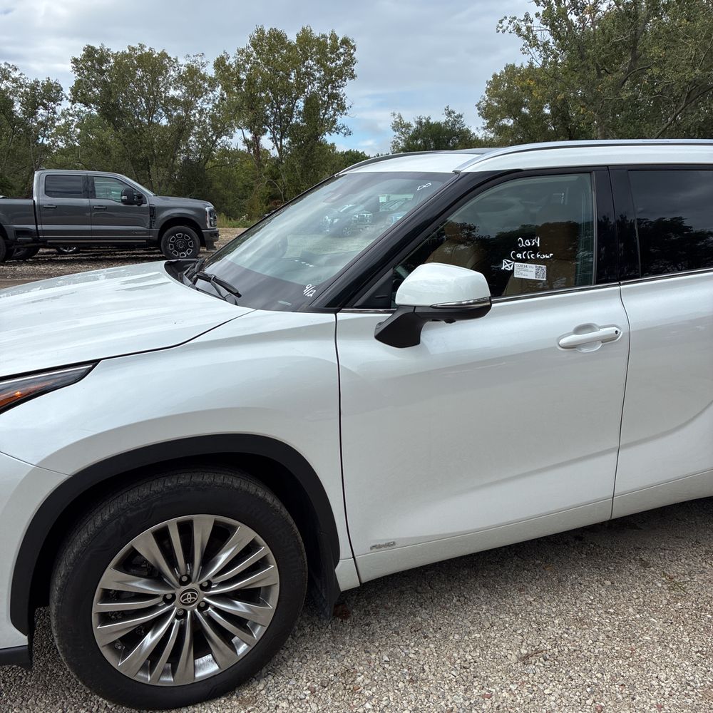 2023 Toyota Highlander Hybrid Platinum