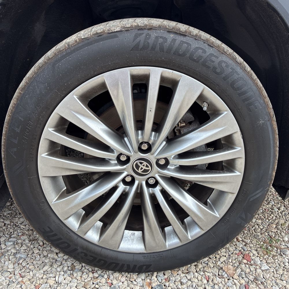 2023 Toyota Highlander Hybrid Platinum