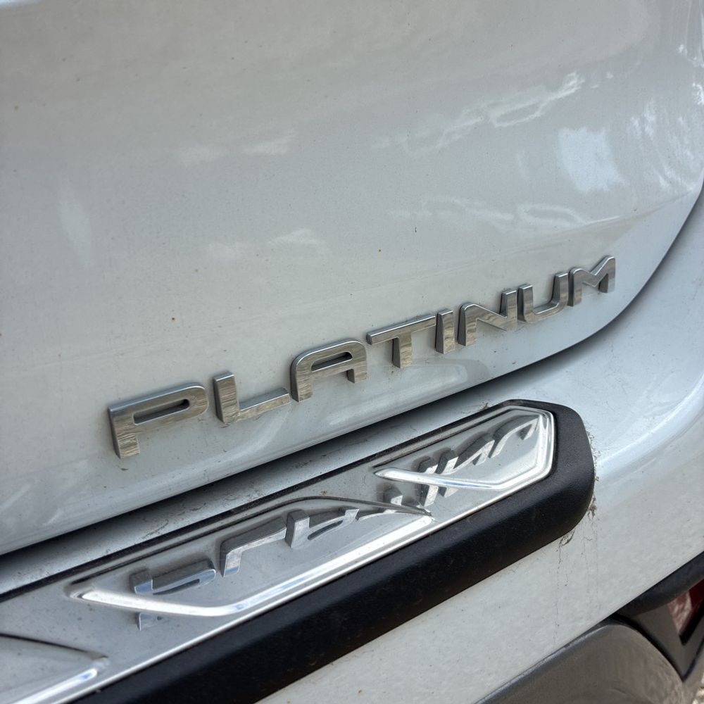 2023 Toyota Highlander Hybrid Platinum