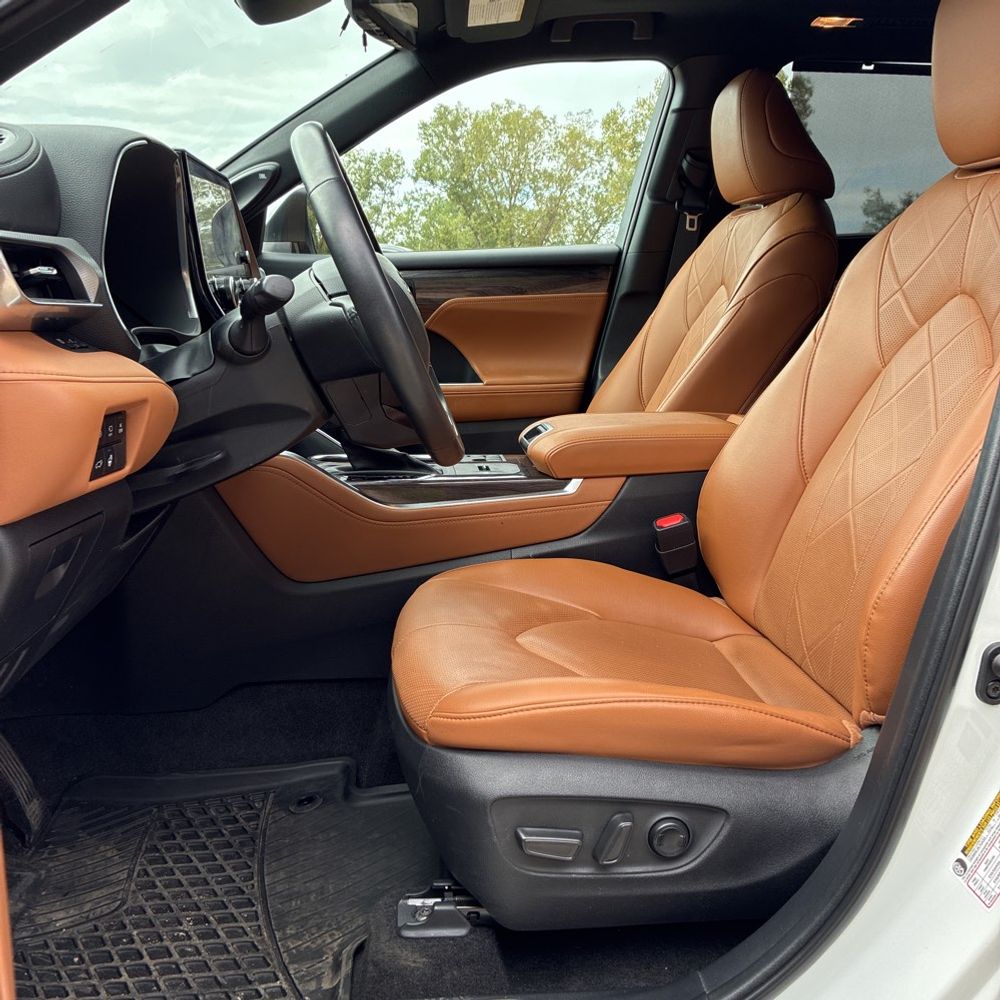 2023 Toyota Highlander Hybrid Platinum