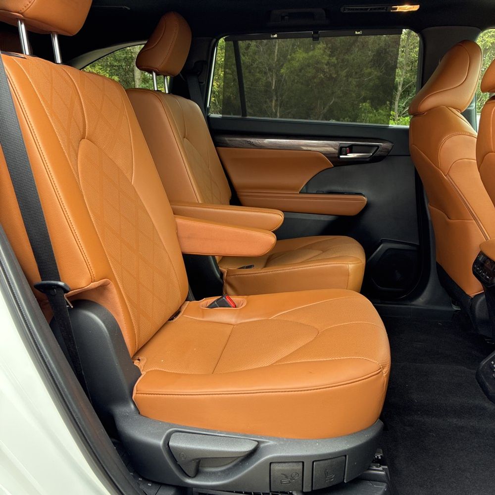2023 Toyota Highlander Hybrid Platinum