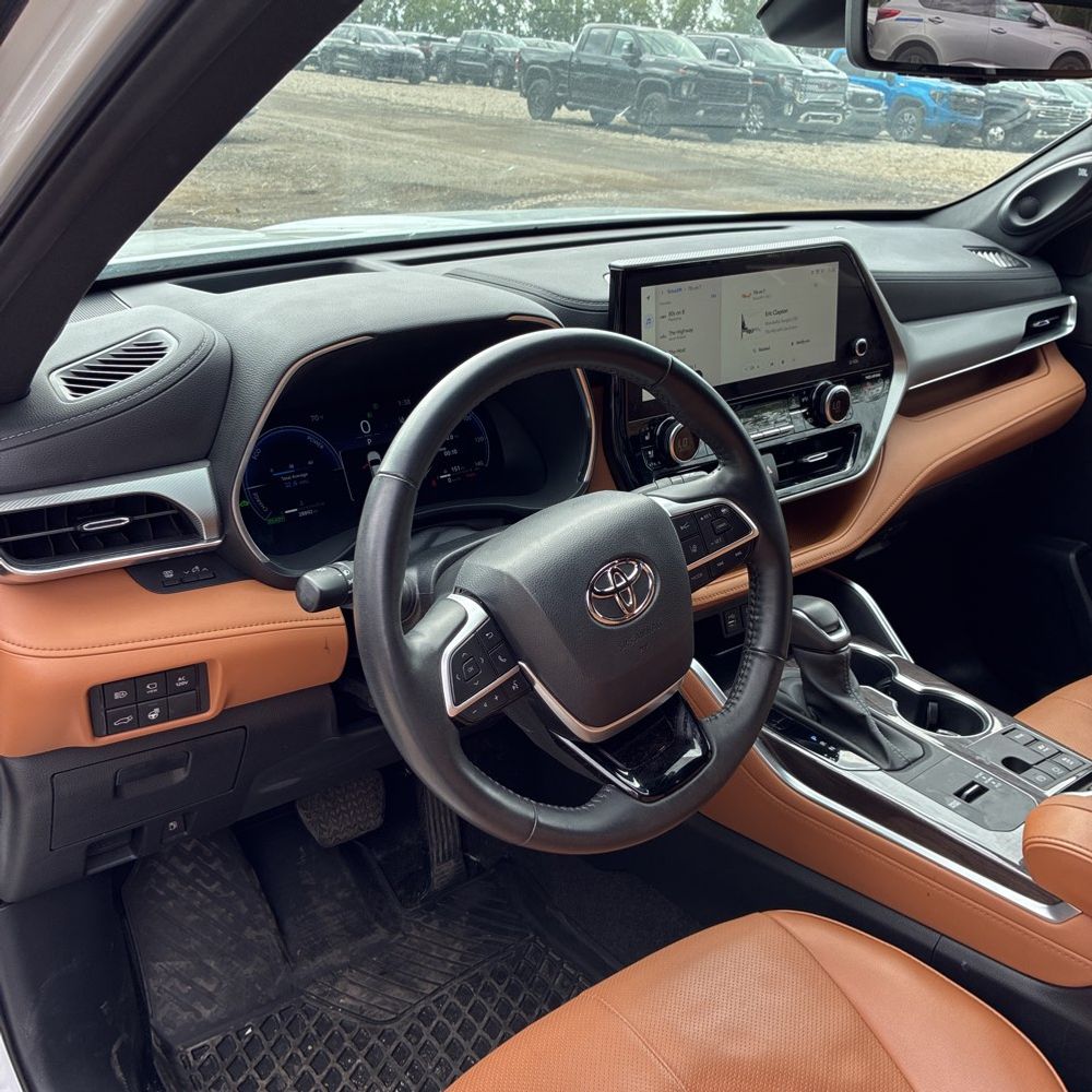 2023 Toyota Highlander Hybrid Platinum