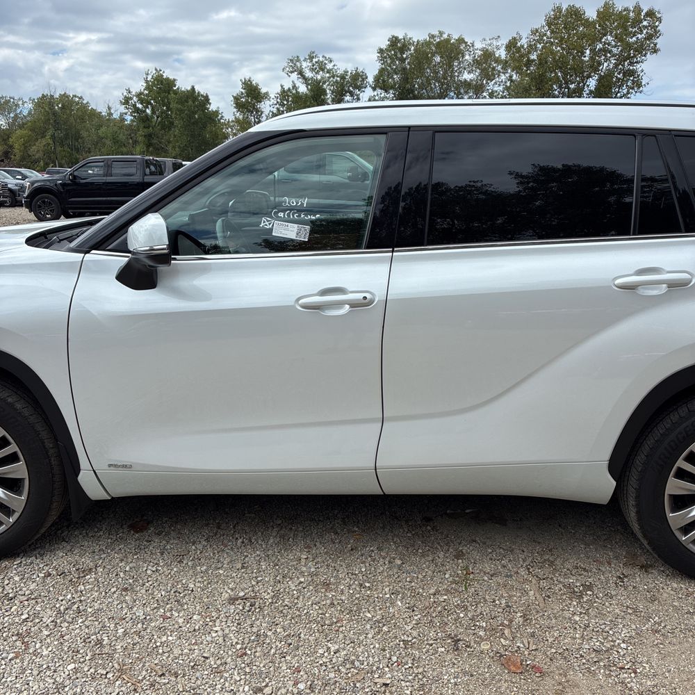 2023 Toyota Highlander Hybrid Platinum