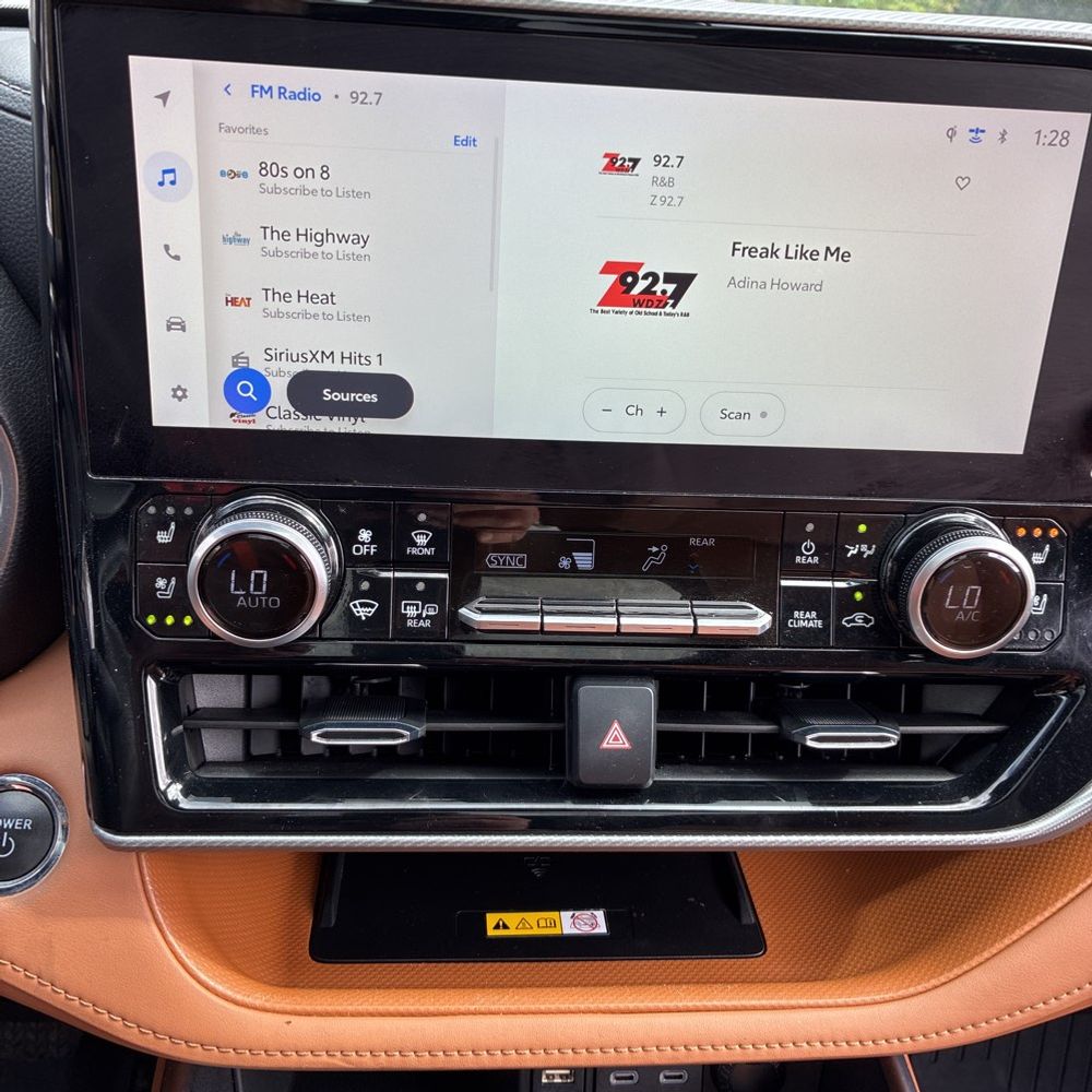 2023 Toyota Highlander Hybrid Platinum