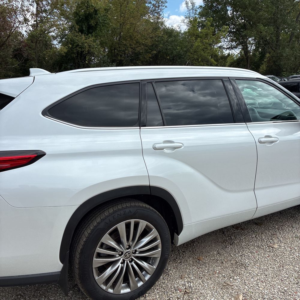 2023 Toyota Highlander Hybrid Platinum