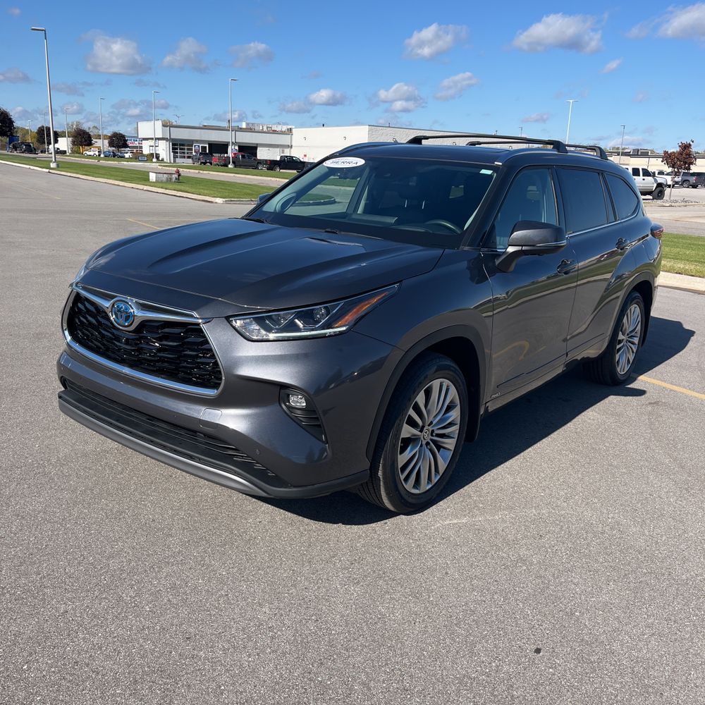 2023 Toyota Highlander Hybrid Platinum
