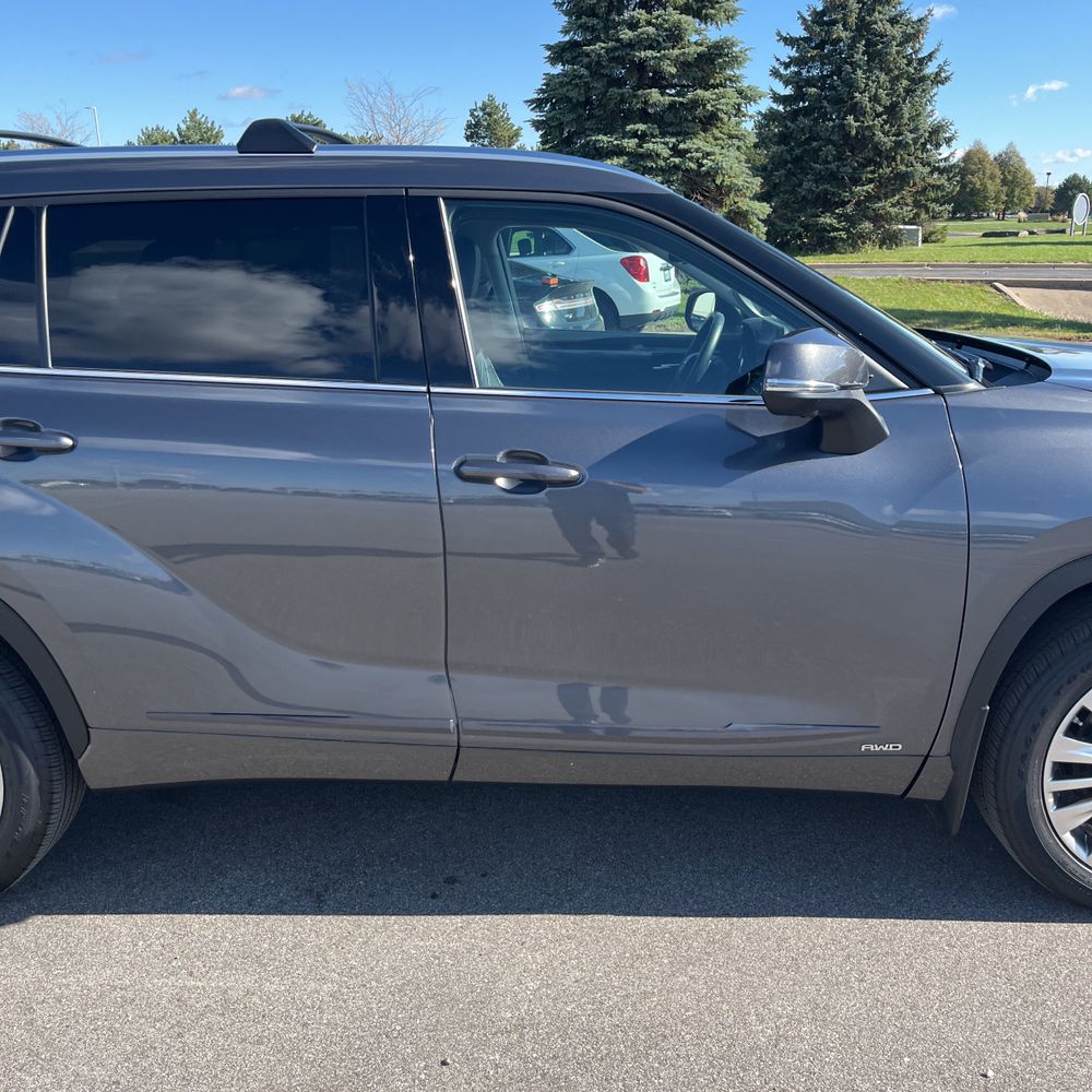 2023 Toyota Highlander Hybrid Platinum