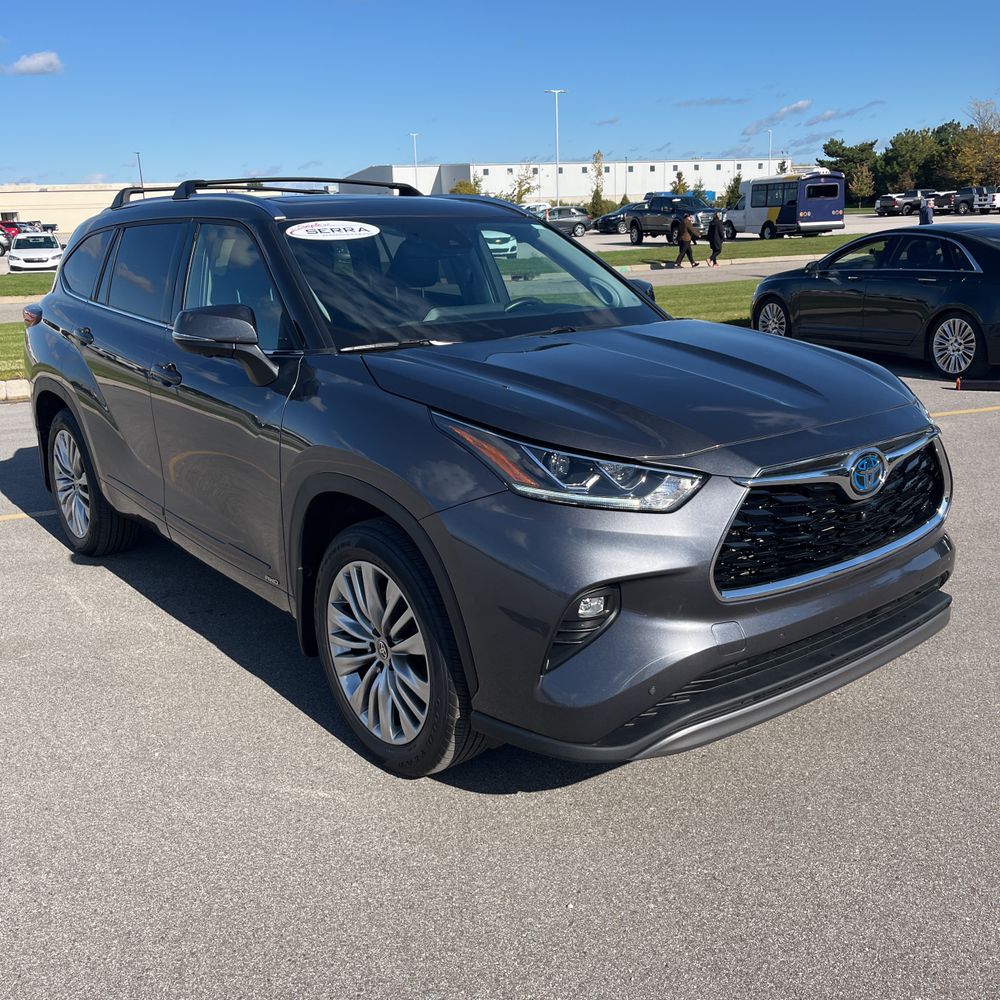 2023 Toyota Highlander Hybrid Platinum