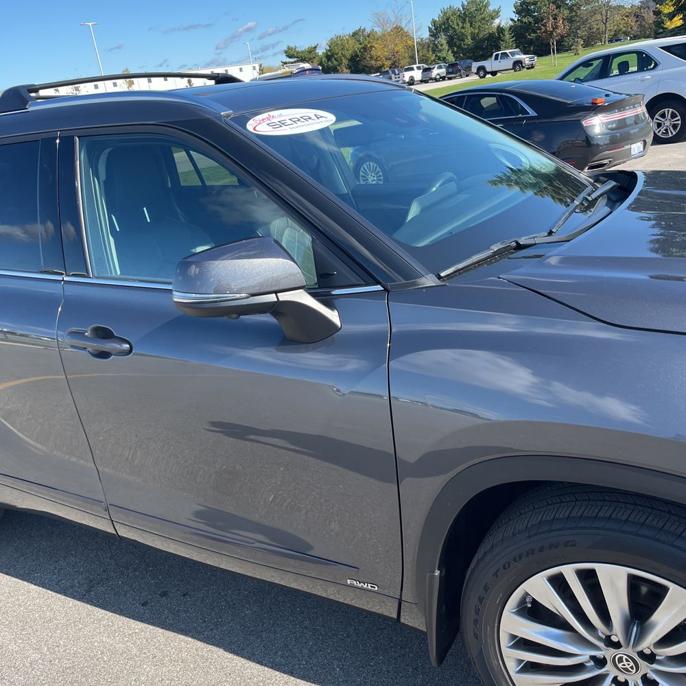 2023 Toyota Highlander Hybrid Platinum