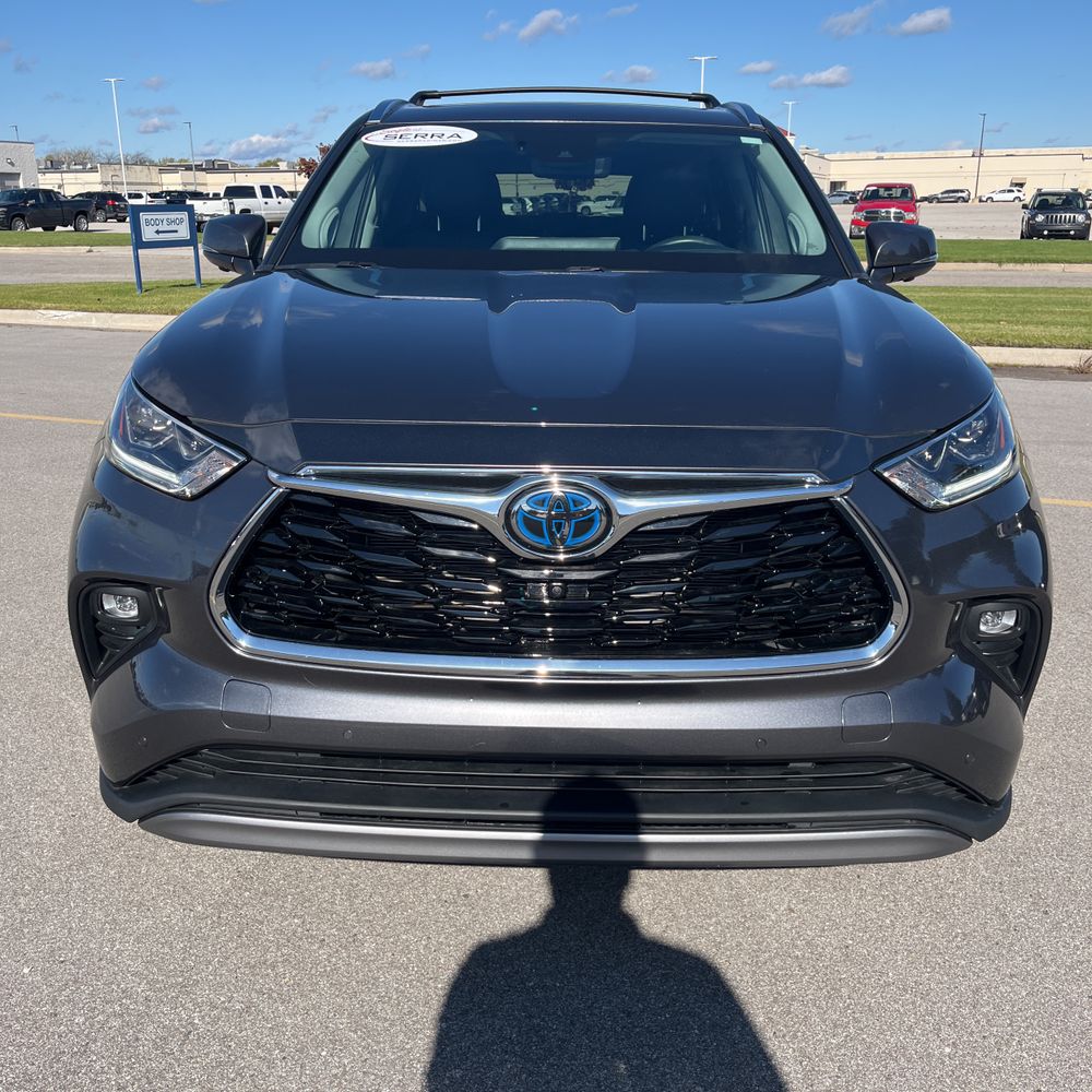 2023 Toyota Highlander Hybrid Platinum