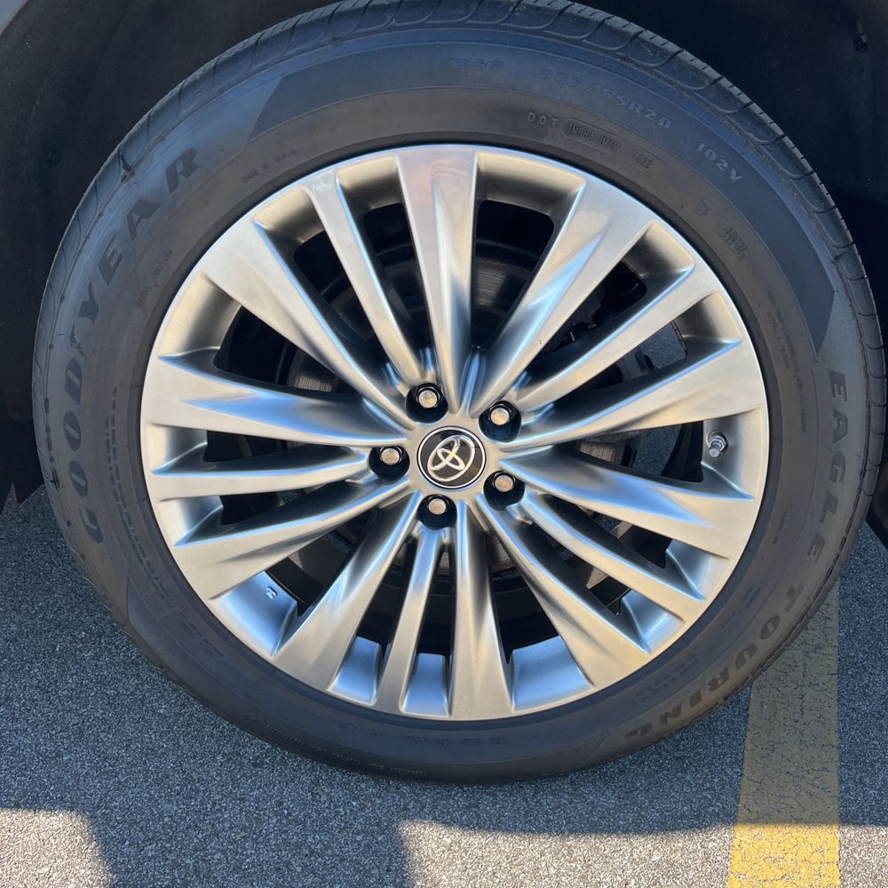 2023 Toyota Highlander Hybrid Platinum