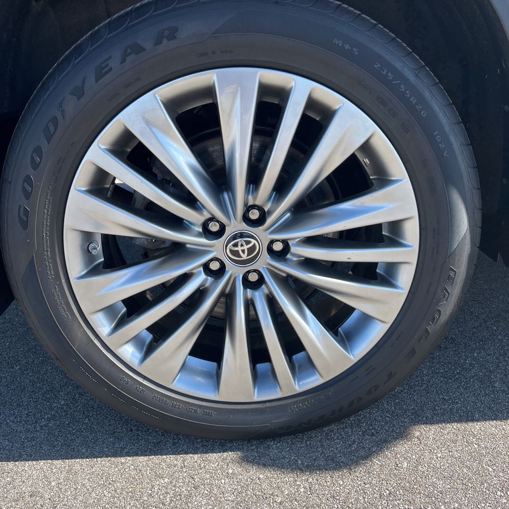 2023 Toyota Highlander Hybrid Platinum