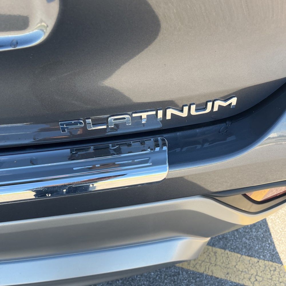 2023 Toyota Highlander Hybrid Platinum