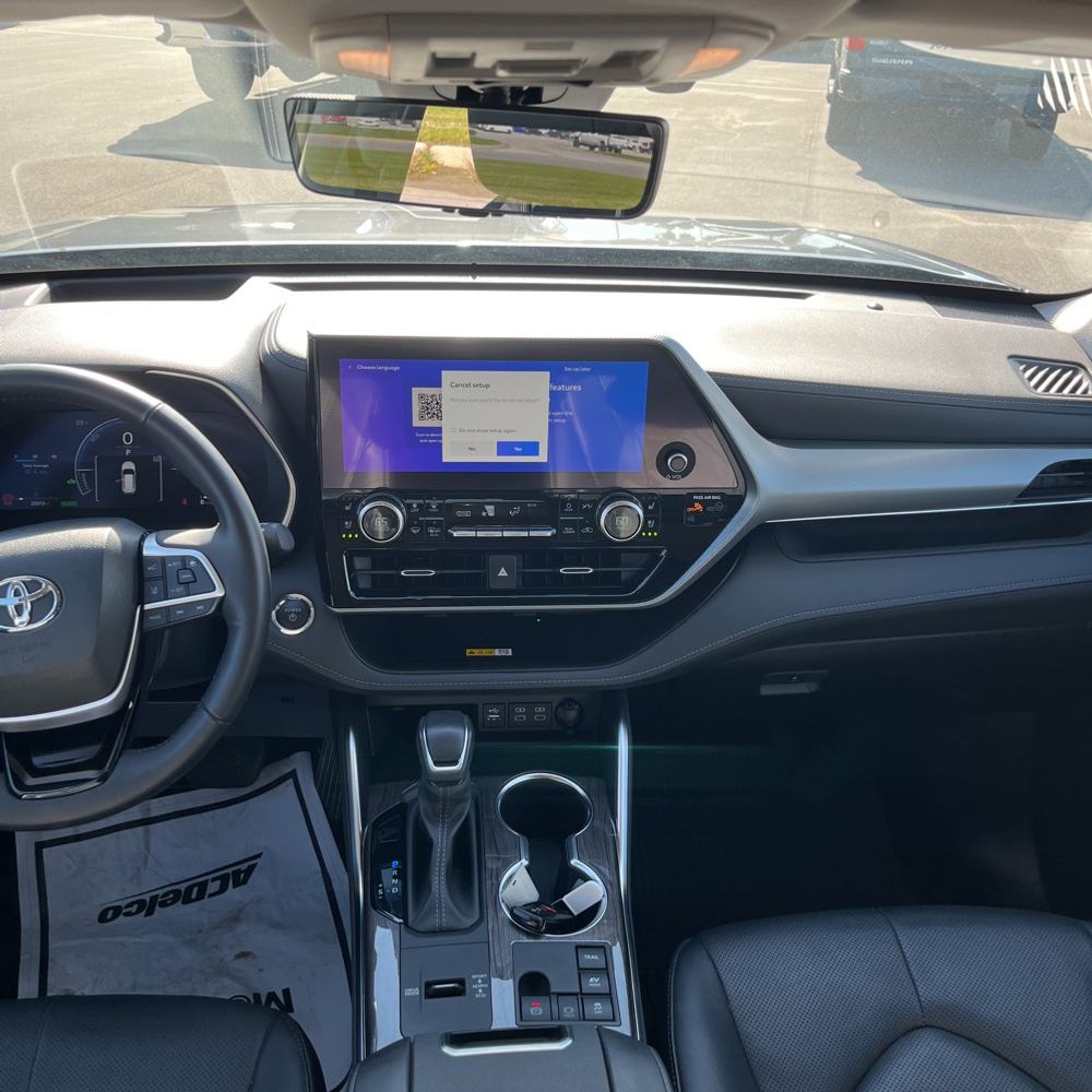 2023 Toyota Highlander Hybrid Platinum