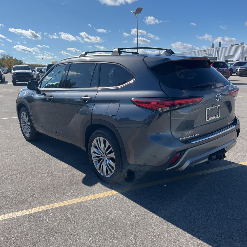2023 Toyota Highlander Hybrid Platinum