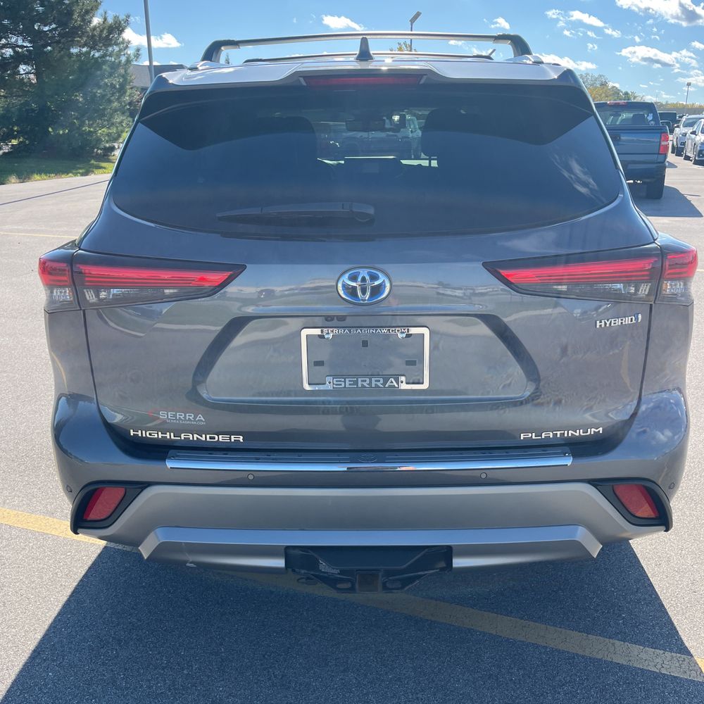 2023 Toyota Highlander Hybrid Platinum