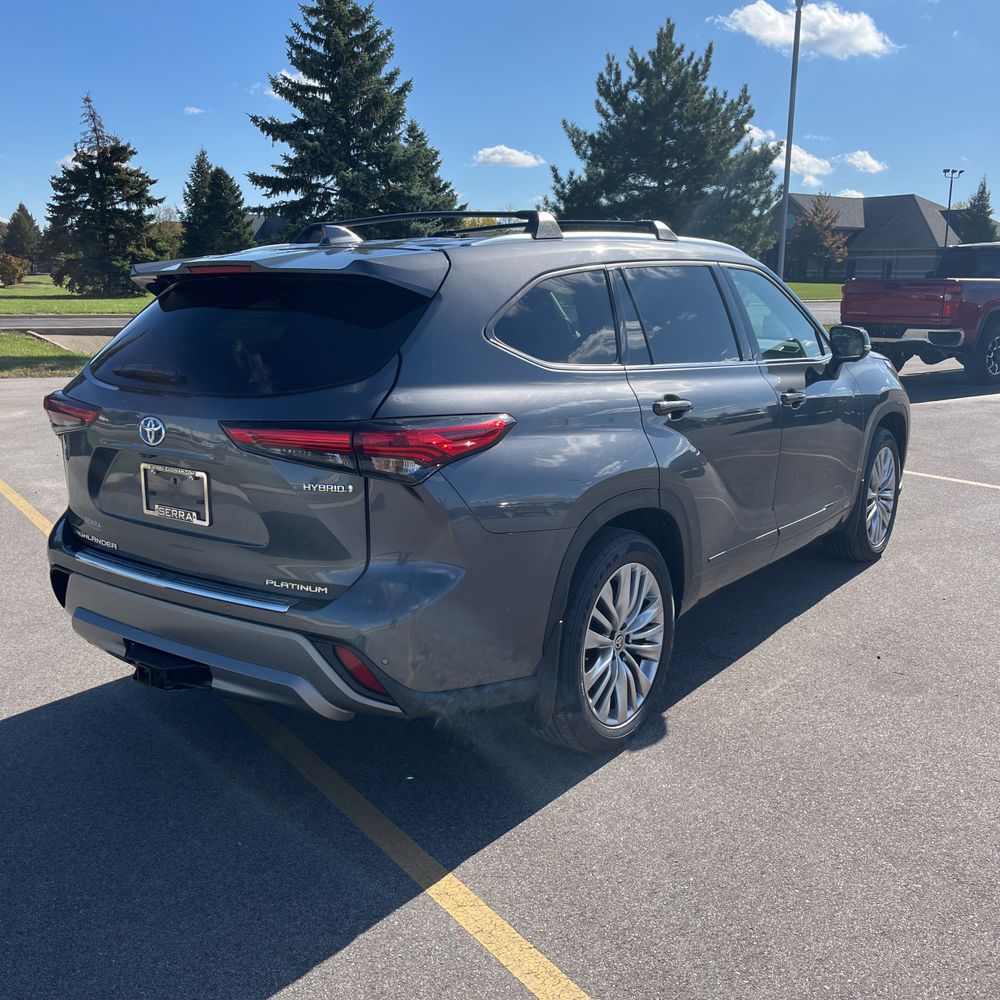 2023 Toyota Highlander Hybrid Platinum