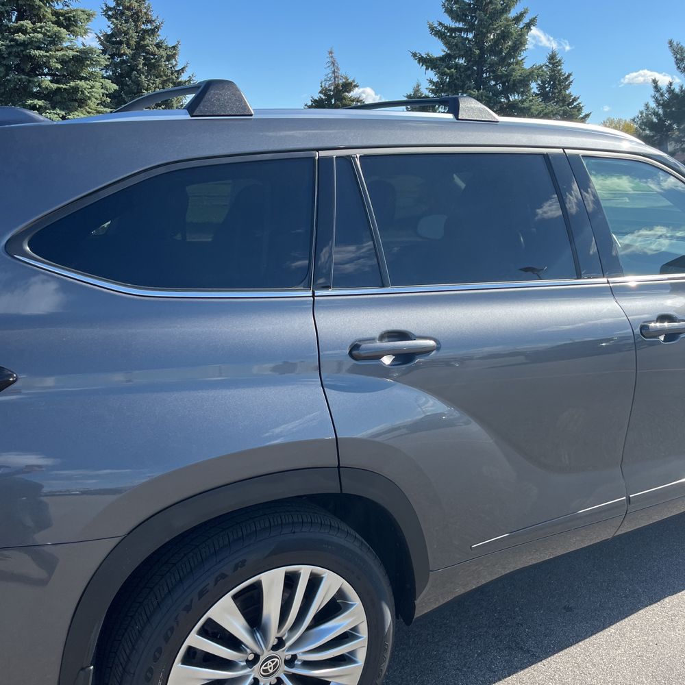 2023 Toyota Highlander Hybrid Platinum
