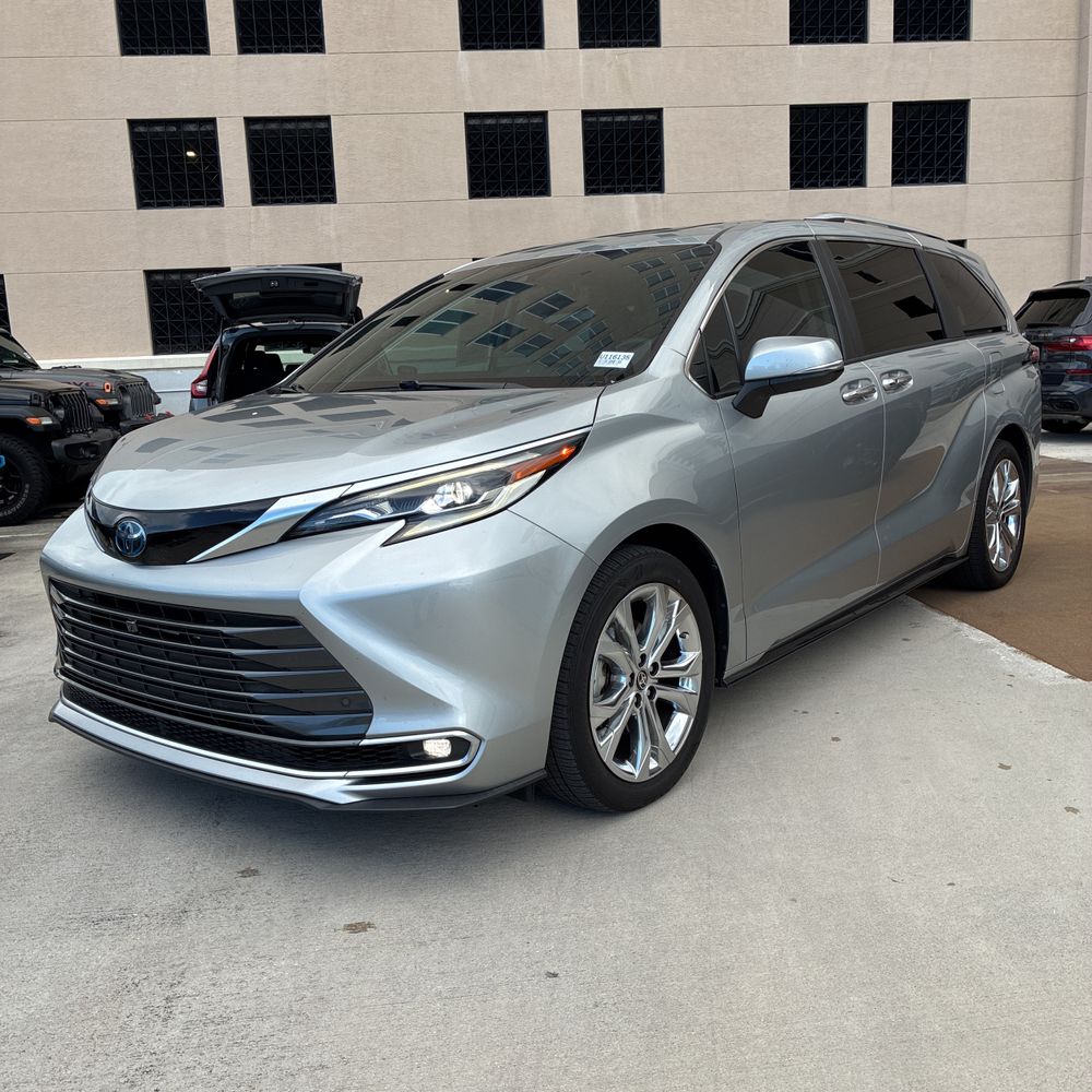 2022 Toyota Sienna Platinum 7-Passenger