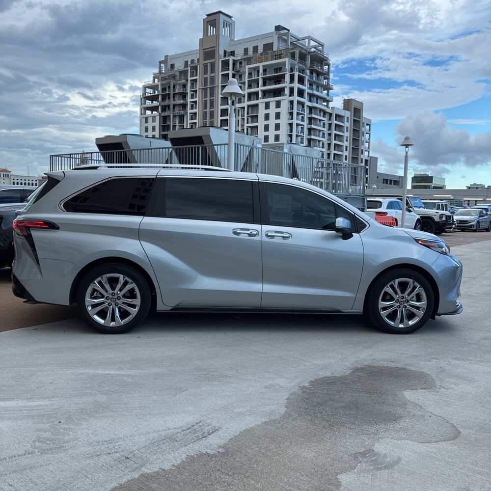 2022 Toyota Sienna Platinum 7-Passenger