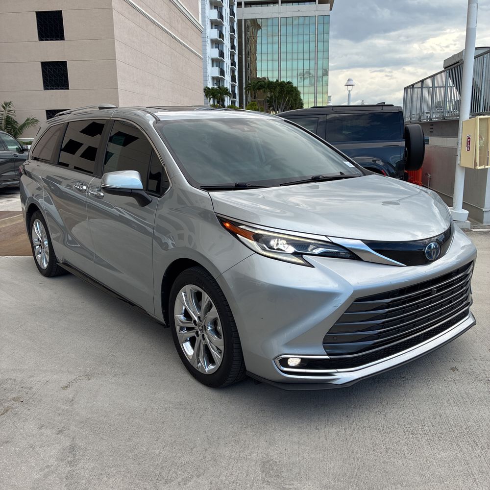 2022 Toyota Sienna Platinum 7-Passenger
