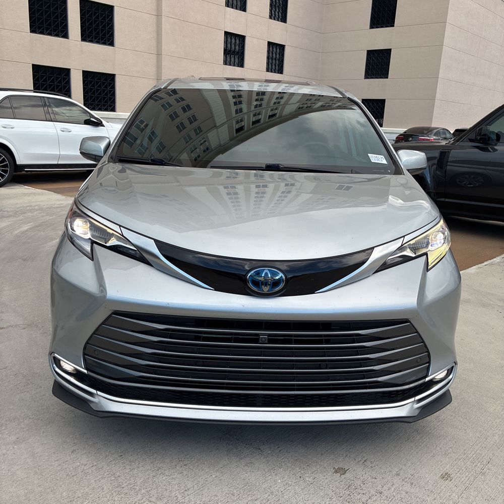 2022 Toyota Sienna Platinum 7-Passenger