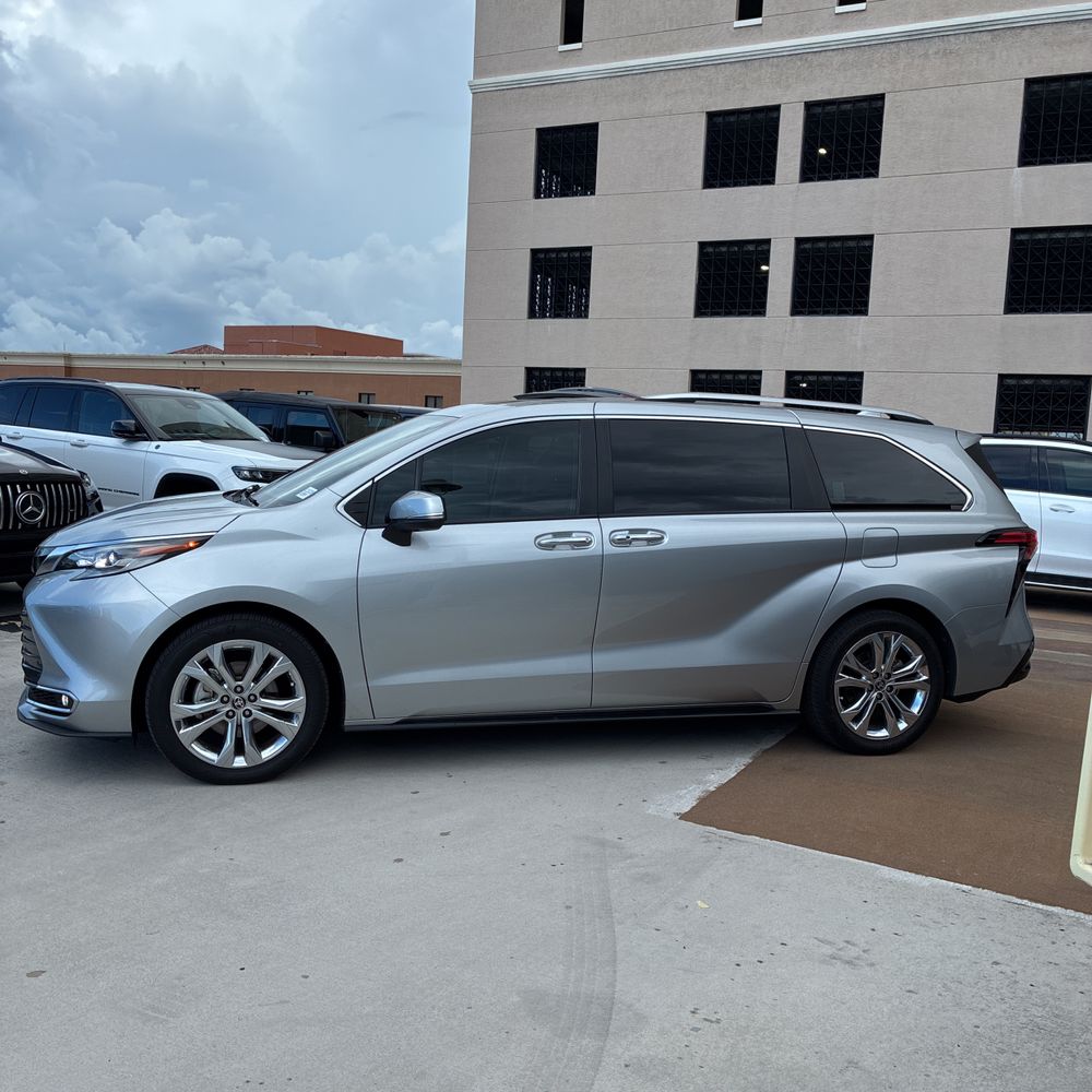 2022 Toyota Sienna Platinum 7-Passenger