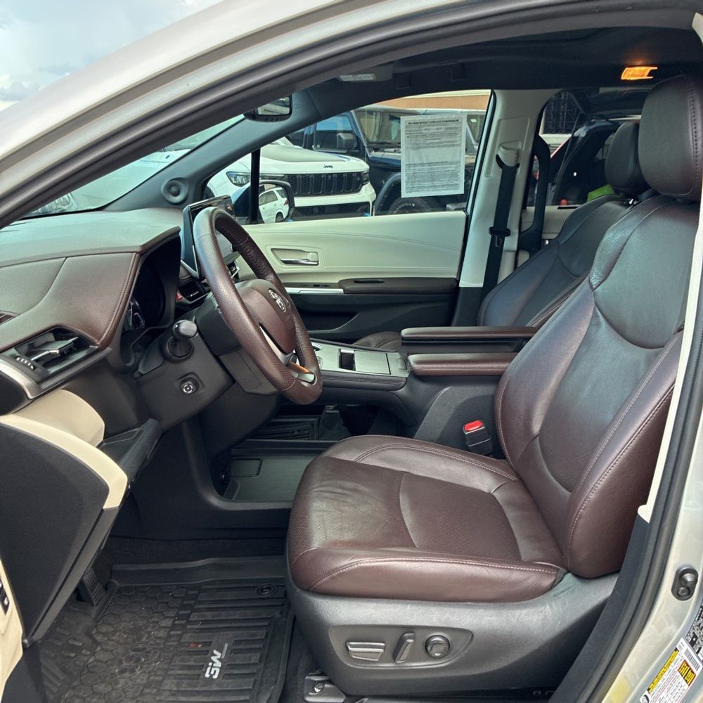 2022 Toyota Sienna Platinum 7-Passenger