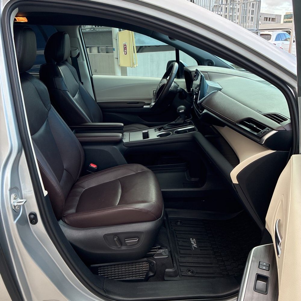 2022 Toyota Sienna Platinum 7-Passenger