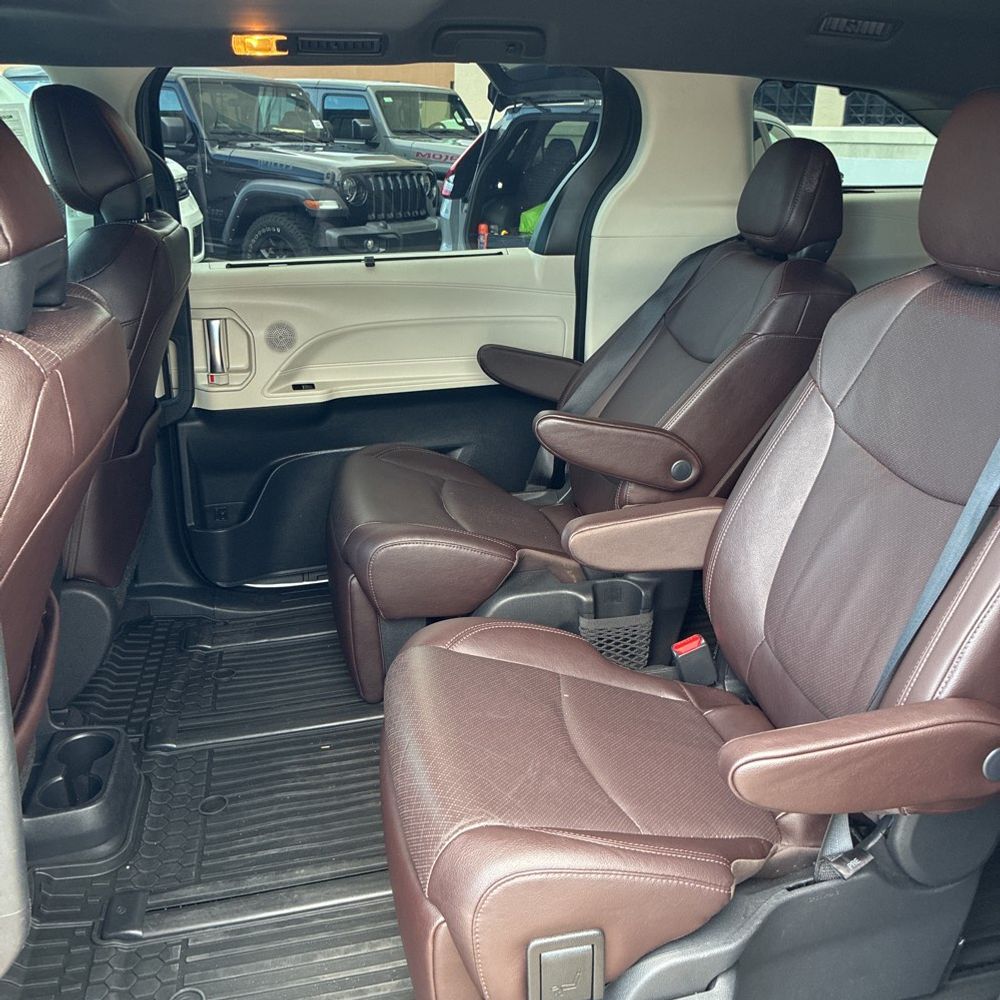 2022 Toyota Sienna Platinum 7-Passenger