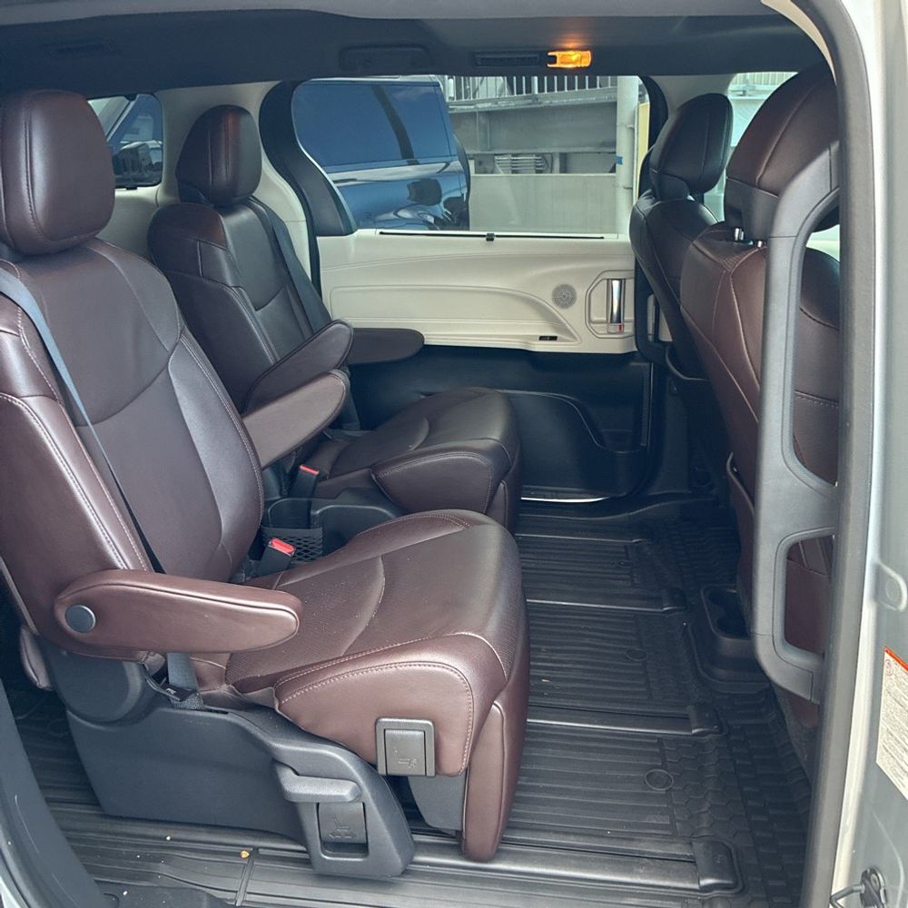 2022 Toyota Sienna Platinum 7-Passenger