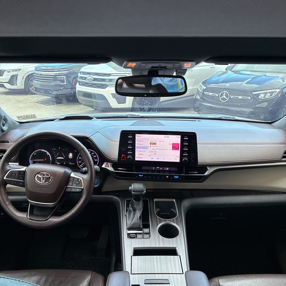 2022 Toyota Sienna Platinum 7-Passenger