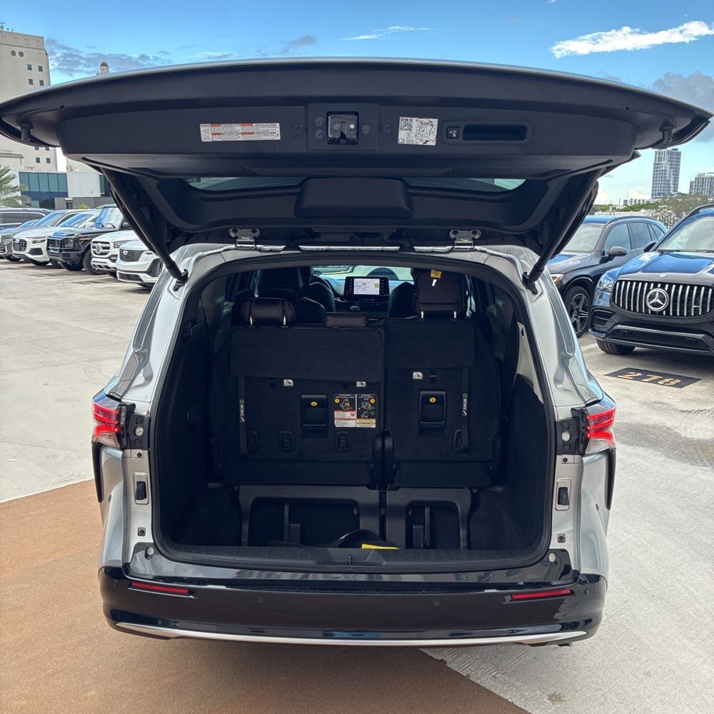 2022 Toyota Sienna Platinum 7-Passenger