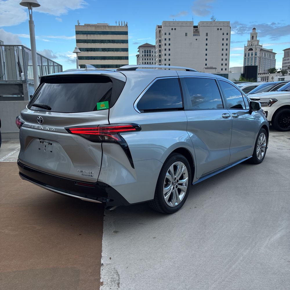 2022 Toyota Sienna Platinum 7-Passenger