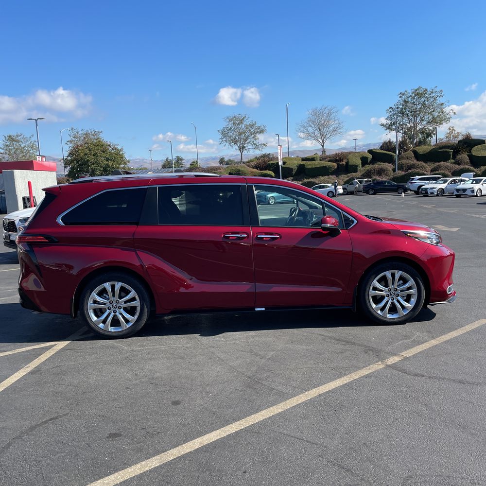 2022 Toyota Sienna Platinum 7-Passenger