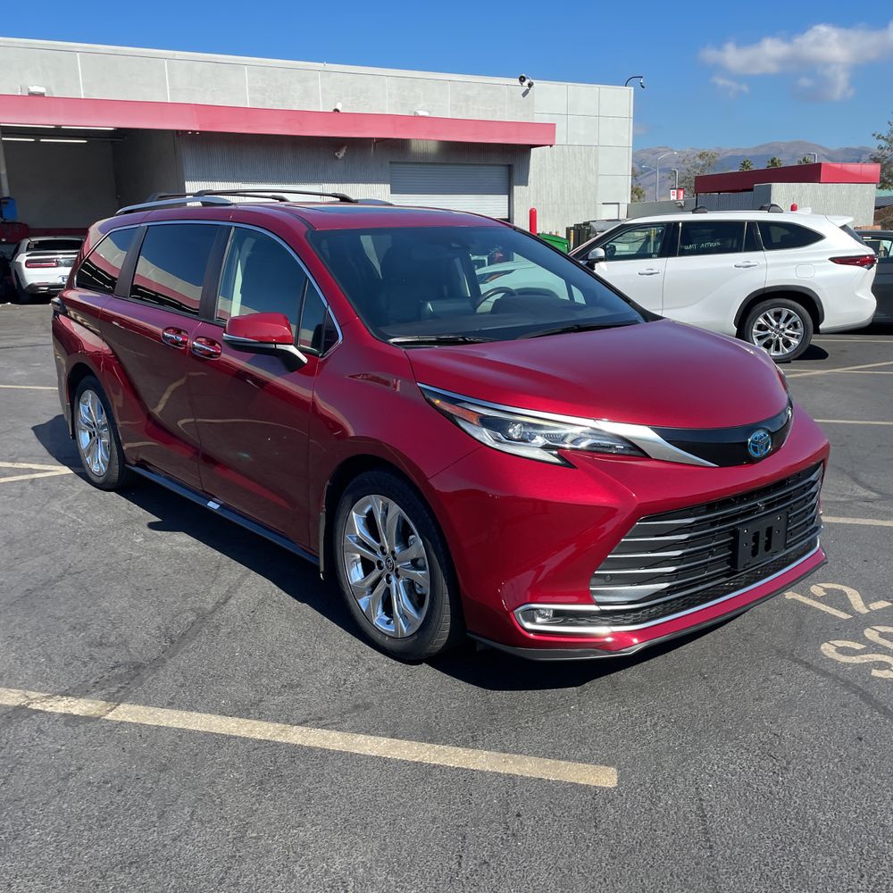2022 Toyota Sienna Platinum 7-Passenger