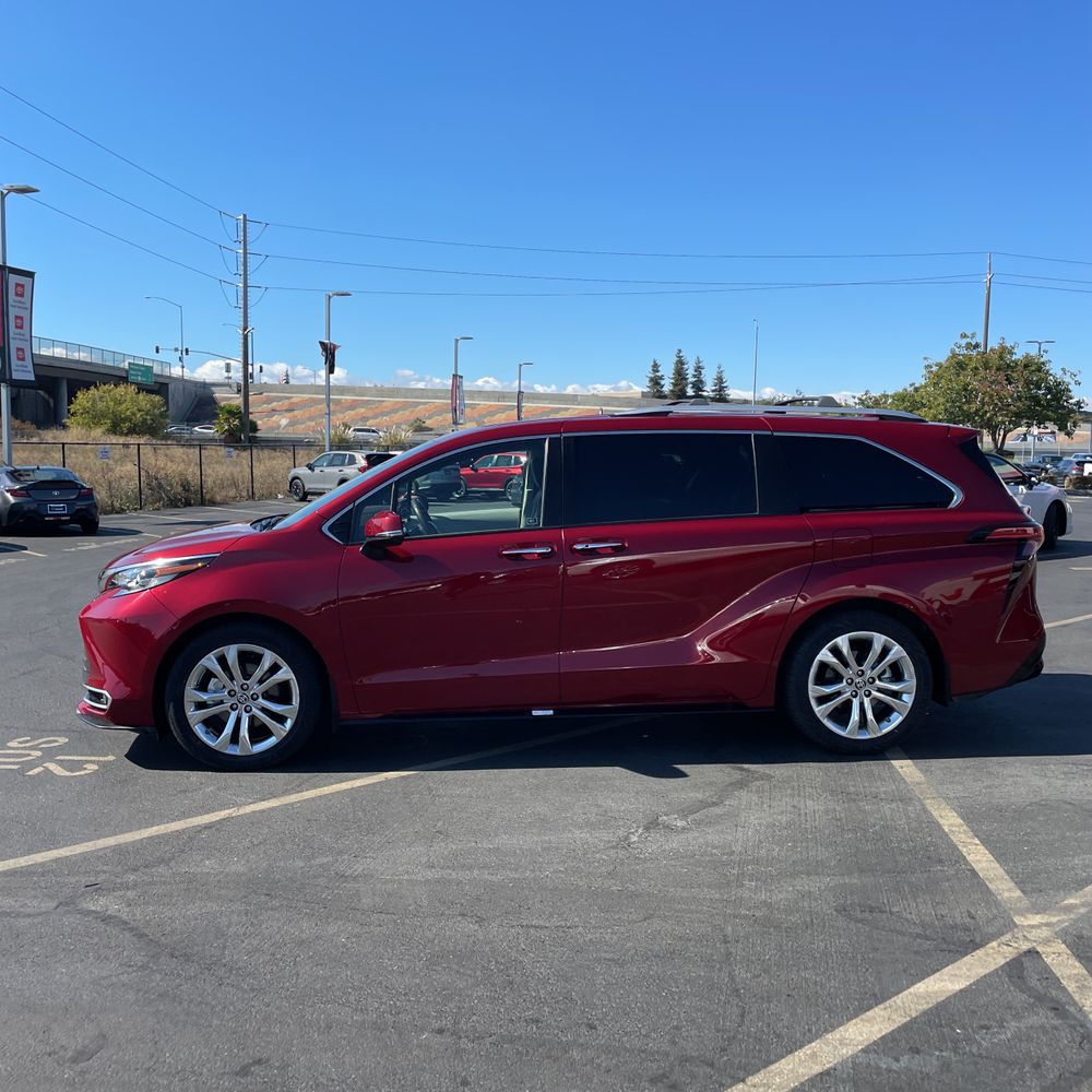 2022 Toyota Sienna Platinum 7-Passenger