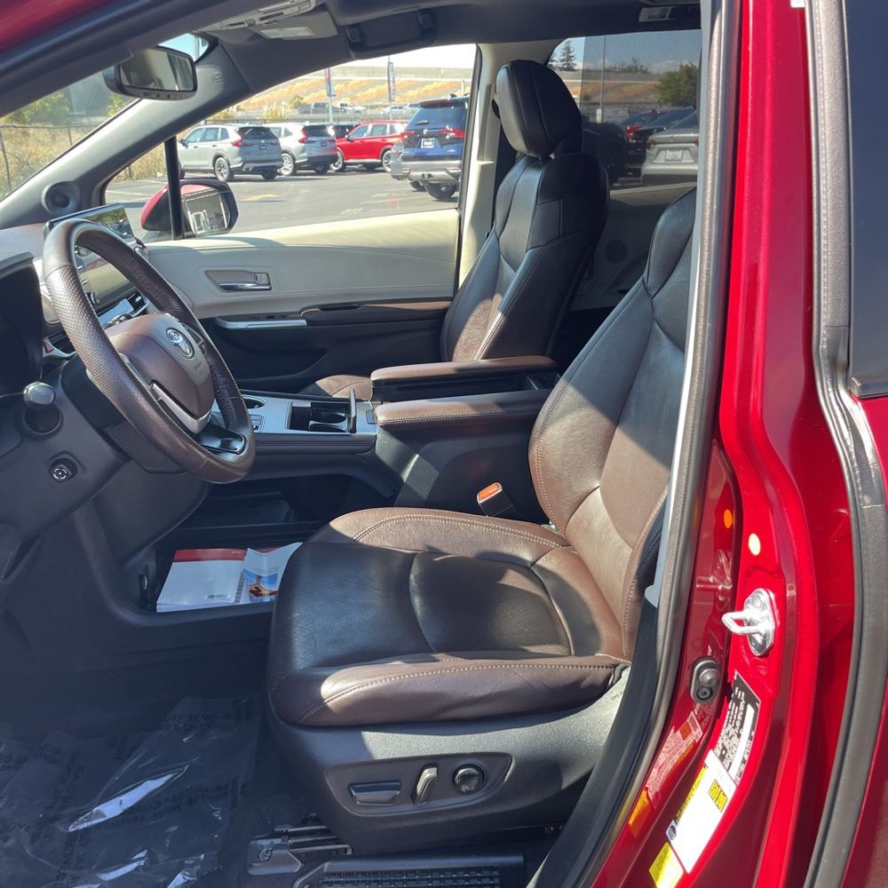 2022 Toyota Sienna Platinum 7-Passenger