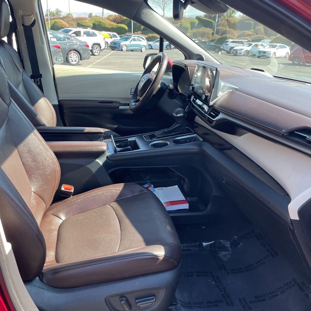 2022 Toyota Sienna Platinum 7-Passenger