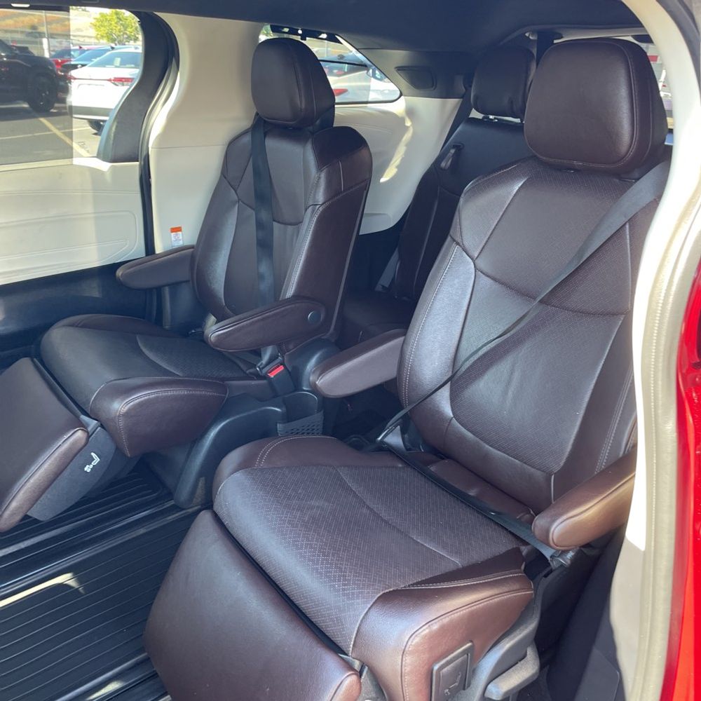 2022 Toyota Sienna Platinum 7-Passenger