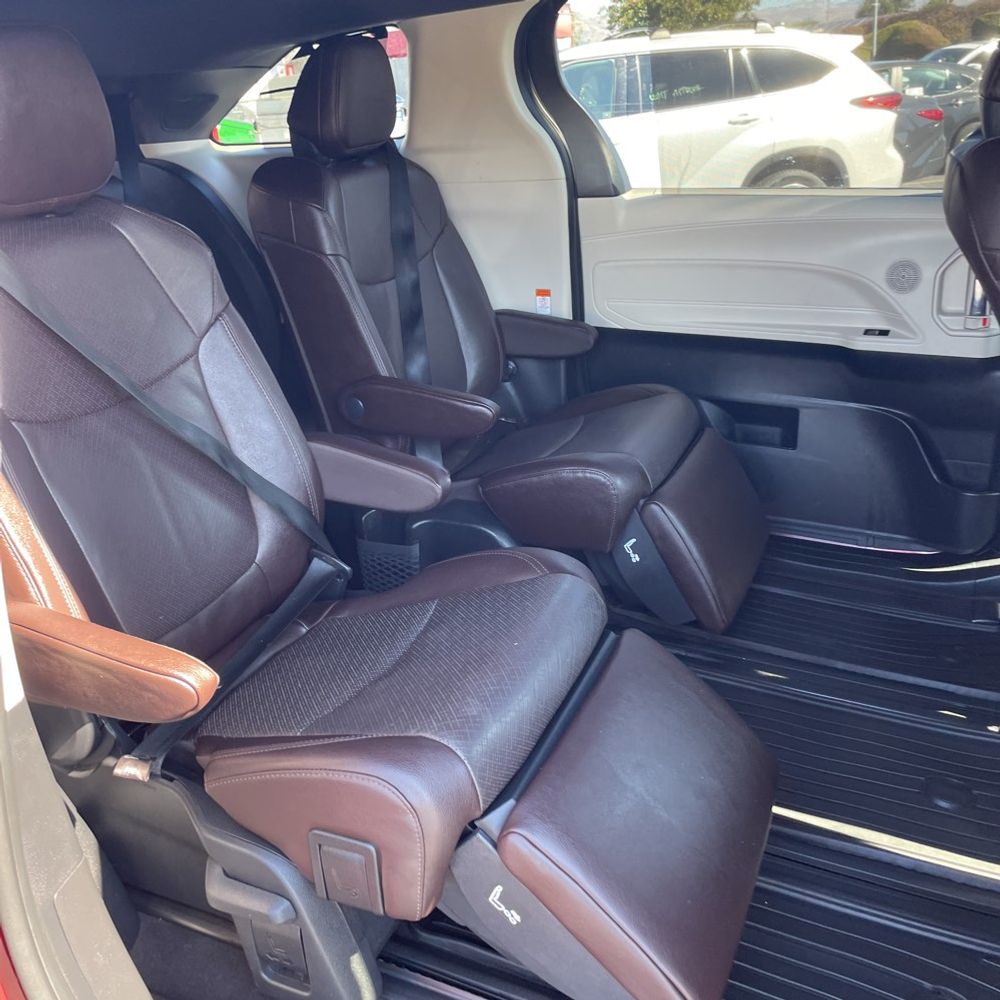 2022 Toyota Sienna Platinum 7-Passenger