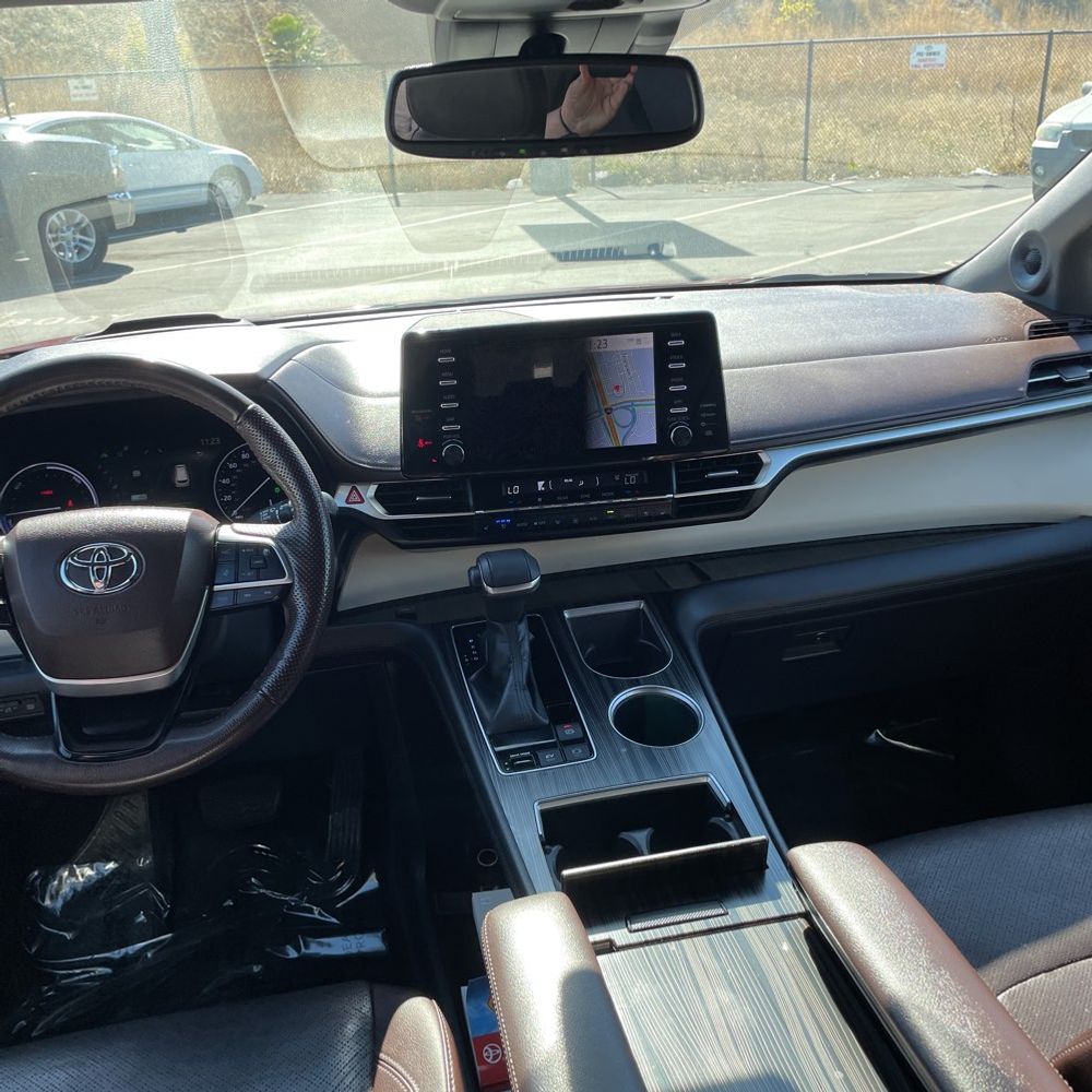 2022 Toyota Sienna Platinum 7-Passenger