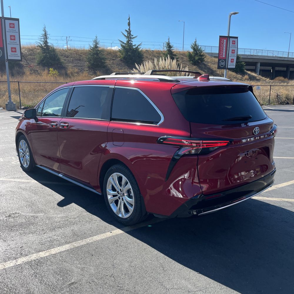 2022 Toyota Sienna Platinum 7-Passenger