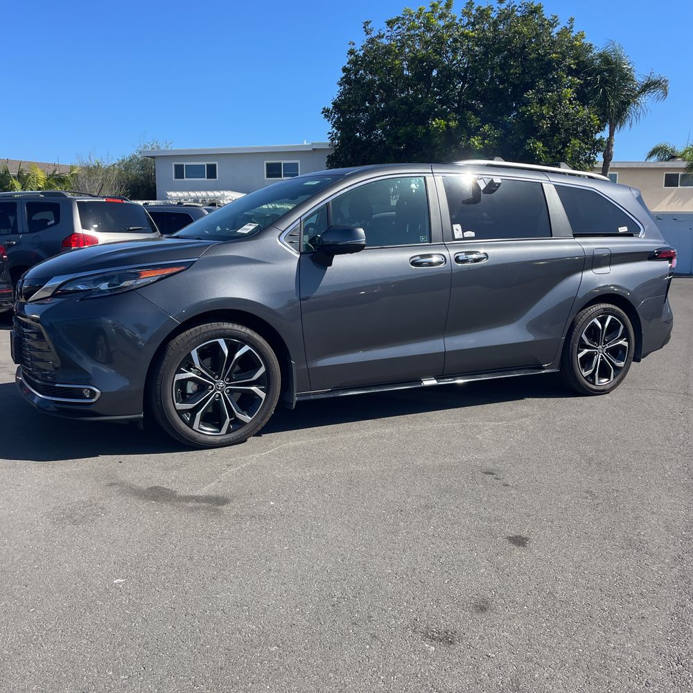 2025 Toyota Sienna Platinum 7-Passenger