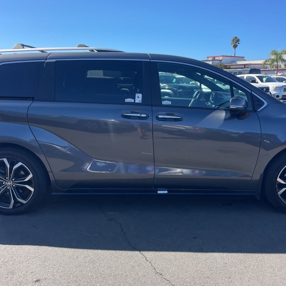 2025 Toyota Sienna Platinum 7-Passenger