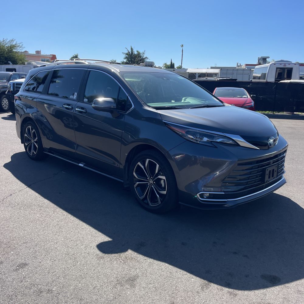 2025 Toyota Sienna Platinum 7-Passenger