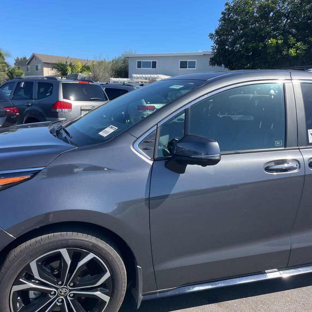 2025 Toyota Sienna Platinum 7-Passenger