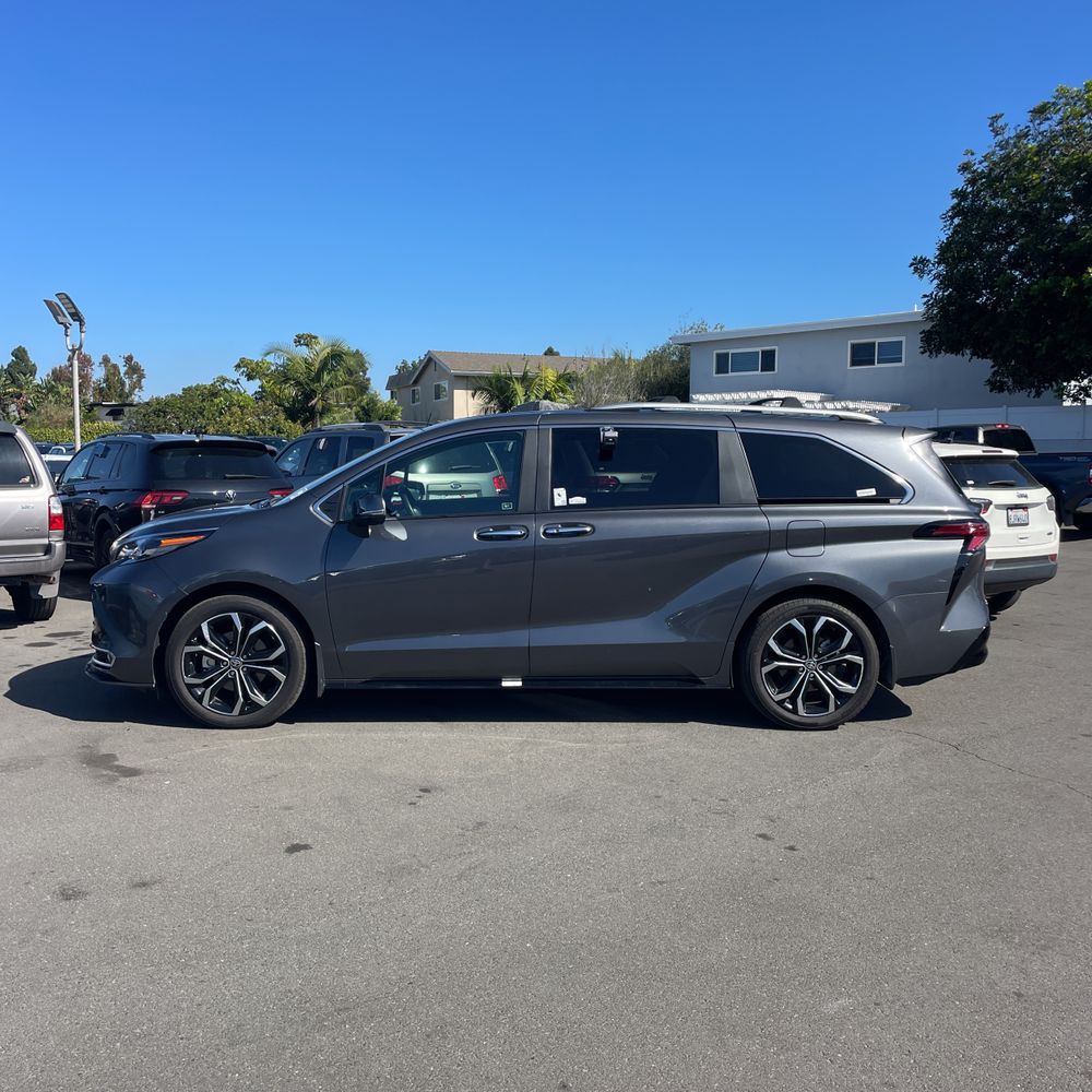 2025 Toyota Sienna Platinum 7-Passenger