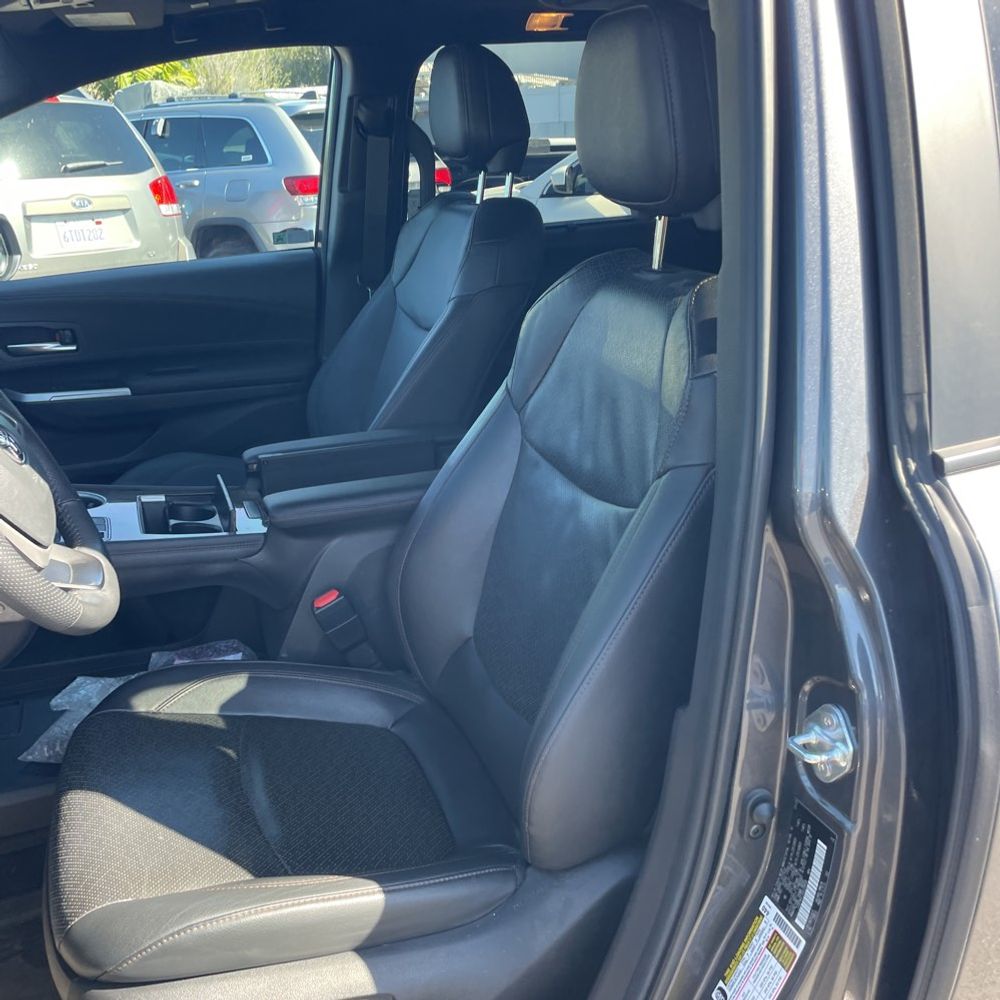 2025 Toyota Sienna Platinum 7-Passenger